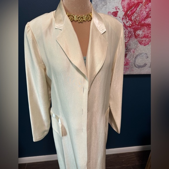 Elegant Cream Long Coat First Lady Jackie and Julian - Picture 2 of 11